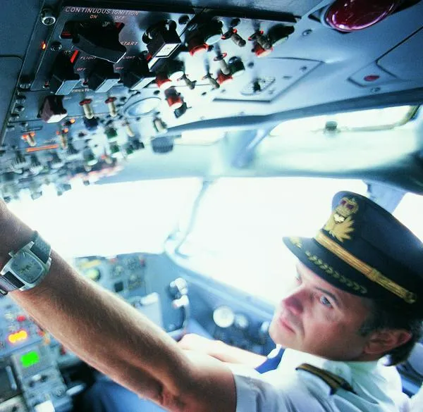 Cuánto cuesta la licencia para ser piloto de avión en Colombia y requisitos