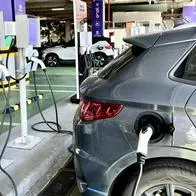 Dónde puedo cargar mi carro eléctrico en Bogotá: cuáles y cuántas son la zonas