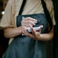 Ofertas de empleo hoy: cuánto dinero gana un mesero y una niñera en España