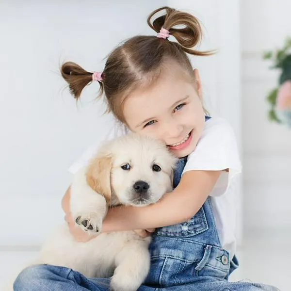 Lo mejor ejemplo que pueden tener los hijos es el de sus padres, con el fin de fomentar la empatía, el amor y el cuidado hacia los animales.