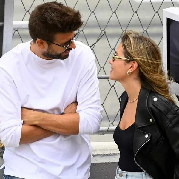 Foto de Gerard Piqué y Clara Chía, en nota de que el español fue a bar con su novia y, furioso, hizo exigencia sobre Shakira