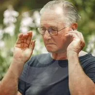 Pérdida de la audición: síntomas tempranos de la sordera y cómo cuidar los oídos 