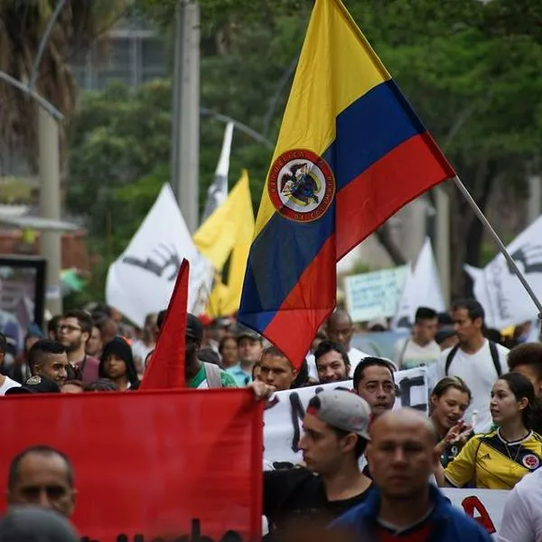 Encuesta Datexco: 58 % de colombianos cree que el país va por mal camino y 58 % ve peor seguridad