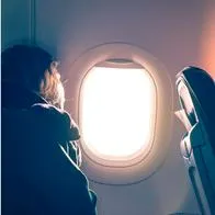 Dicen por qué las ventanas de los aviones son ovaladas y qué pasaría si fueran redondas o de otra forma: hay trágica razón.