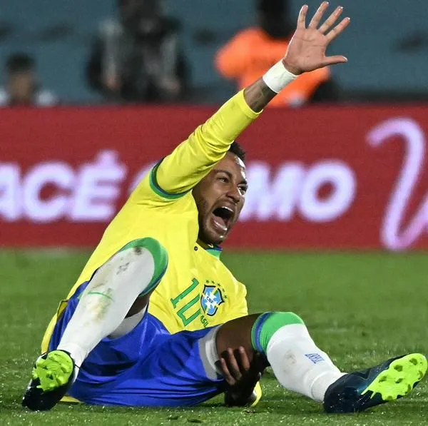 Neymar salió lesionado y llorando en el partido contra Uruguay.
