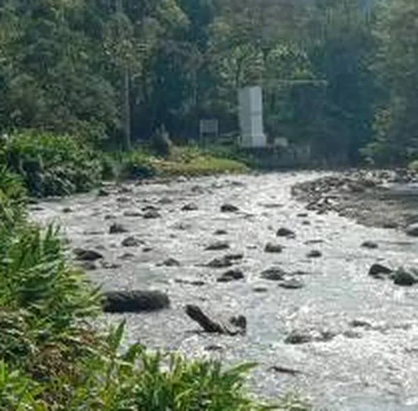 Un anciano fue encontrado en el río Quindío, según informes, sufriría un ataque al corazón