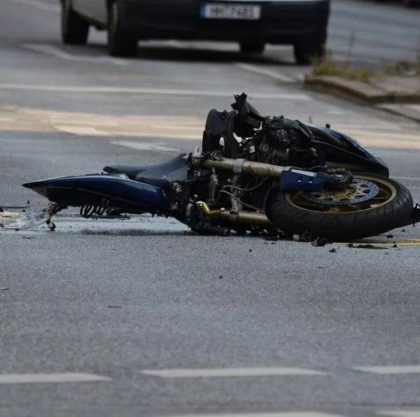Capturan a conductor que habría escapado tras atropellar a un motociclista.