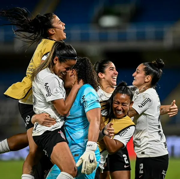 Corinthians celebra paso a final de Copa Libertadores femenina.