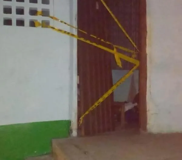 Un cuerpo sin vida fue encontrado atado de pies y manos en plaza de mercado del Tolima