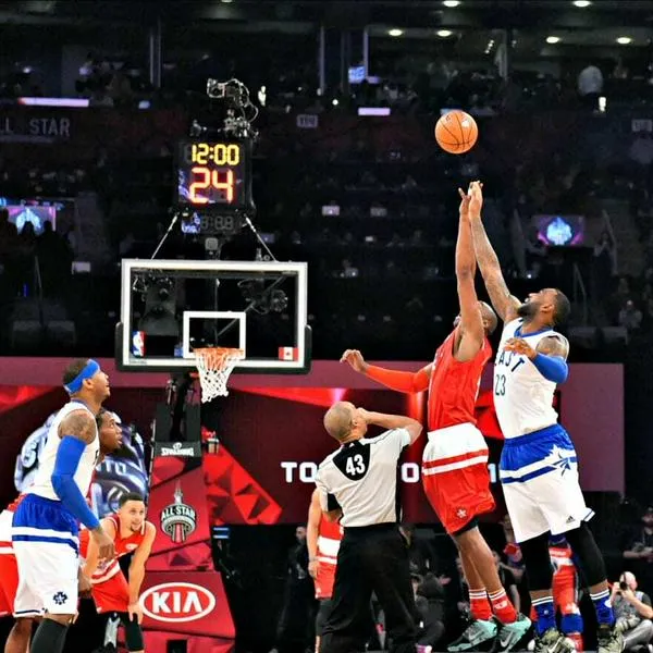 La NBA estudia volver al partido de las estrellas entre el Este contra el Oeste para el 2024 después del bajo impacto que ha tenido el nuevo formato.