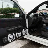 Reparar un carro para que suene más duro puede ser grave si supera los límites de los niveles. 