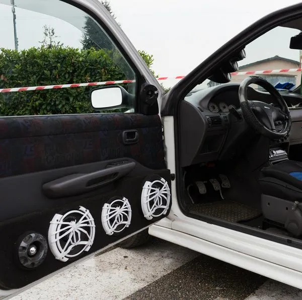 Reparar un carro para que suene más duro puede ser grave si supera los límites de los niveles. 