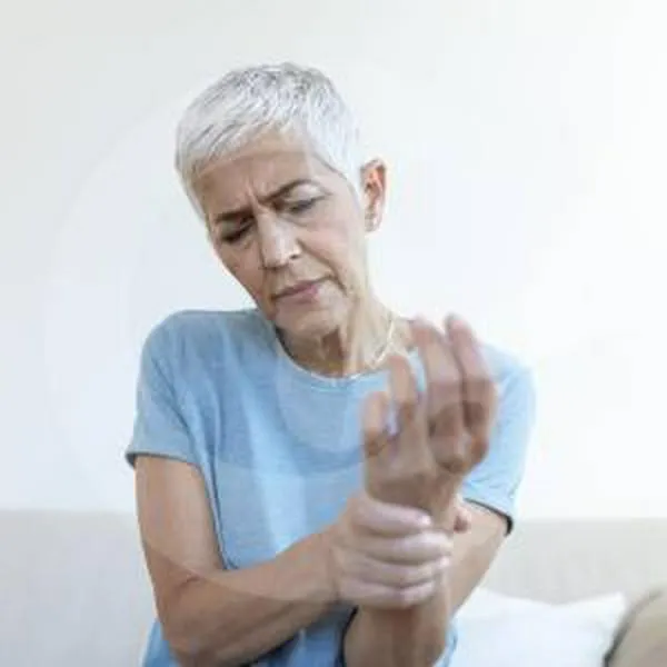 ¿Cómo combatir la osteoporosis? La enfermedad que debilita los huesos