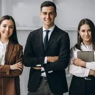 En Bogotá y Medellín, lanzaron varias ofertas de empleo de dirección y gerencia con sueldos de más de 9 millones de pesos.