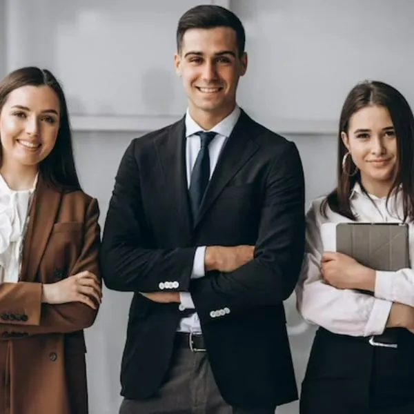 En Bogotá y Medellín, lanzaron varias ofertas de empleo de dirección y gerencia con sueldos de más de 9 millones de pesos.