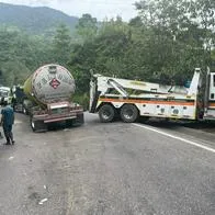 Campesino bloquearon la vía Pailitas por incumplimientos del Gobierno de Gustavo Petro. Van dos días del cierre vial y no lo levantarán.