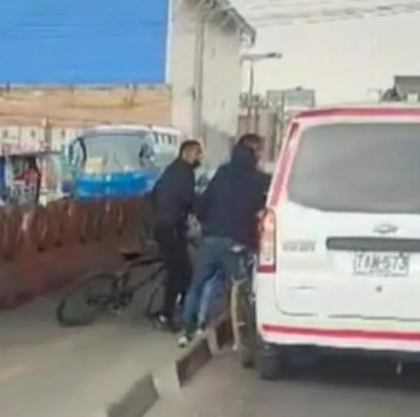 Video de ladrones en Bogotá robando conductores por una obra en la avenida 68