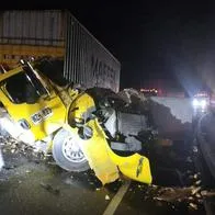Trágico accidente con un tractocamión dejó 3 personas muertas en una vía de Santander