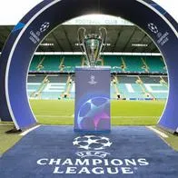 Rival del Barcelona en Champions rescindió el contrato a un jugador por desertar a Rusia