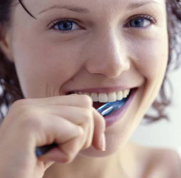 Famoso tiktoker contó cómo es el orden correcto para lavarse los dientes y muchos quedan sorprendidos, pues no es como lo hacen.