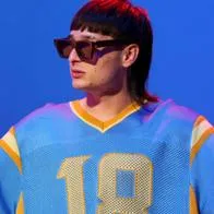 Le caen a Peso Pluma por celebrar regalo relacionado con drogas; 