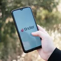 Así funciona la nueva actualización de Tinder para que amigos y familiares ayuden a elegir pareja.