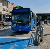 83 % de las personas en Cali han tenido problemas laborales por llegar tarde, debido a los retrasos de las rutas del Mío. No llegan a tiempo.