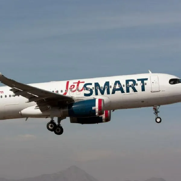 JetSmart ya calienta motores para su llegada a Colombia, que planea vender tiquetes a ultra bajo costo, desde 10 dólares. Acá, los detalles.