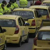 Taxistas en Bogotá le cobraron a Petro por los incumplimientos. Dicen que les ha mamado gallo y que solo les habla bonito en las reuniones. 