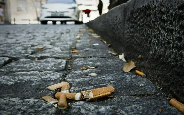 Iniciativa en Bogotá reduce el número de colillas de cigarrillo en las calles
