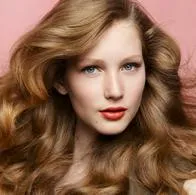 La chía es un alimento saludable y puede contribuir a la salud general del cabello, no es un remedio mágico para tratar problemas específicos como la pérdida de cabello o la caspa. 