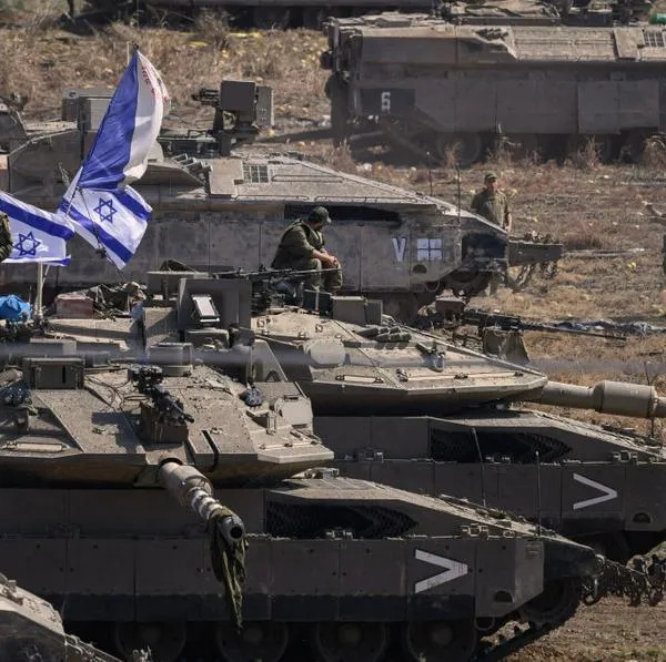 Tanques israelíes como los que entraron a la Franja de Gaza por tierra este jueves 26 de octubre de 2023.