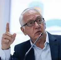 Procuraduría General de Colombio abrió investigación al ministro de Salud Guillermo Jaramillo y a Carolina Corcho por escasez de medicamentos.