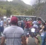 Filtran angustiante audio del accidente de un bus en la vía Bogotá-La Vega. El vehículo se volcó y dio varias volteretas en la carretera. 