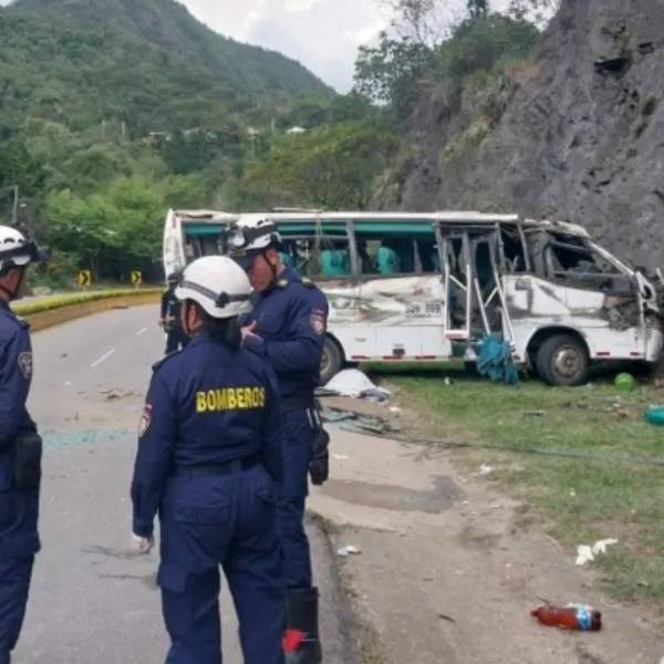 Identifican a uno de los muertos en el grave accidente de bus en la vía Bogotá-La Vega. Hubo 3 muertos y más de 19 heridos. 