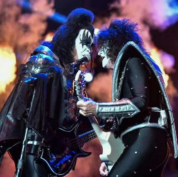 Kiss sorteará dos asientos en su jet privado para dos seguidores y entradas para su para su presentación el 27 de noviembre en Chicago, Estados Unidos.