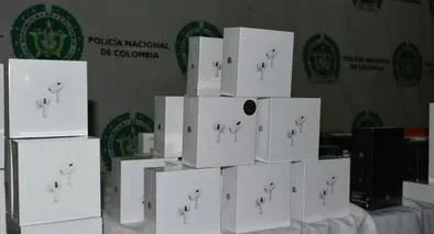 Bogotá hoy: hallan 1.509 accesorios falsos para iPhone en una bodega