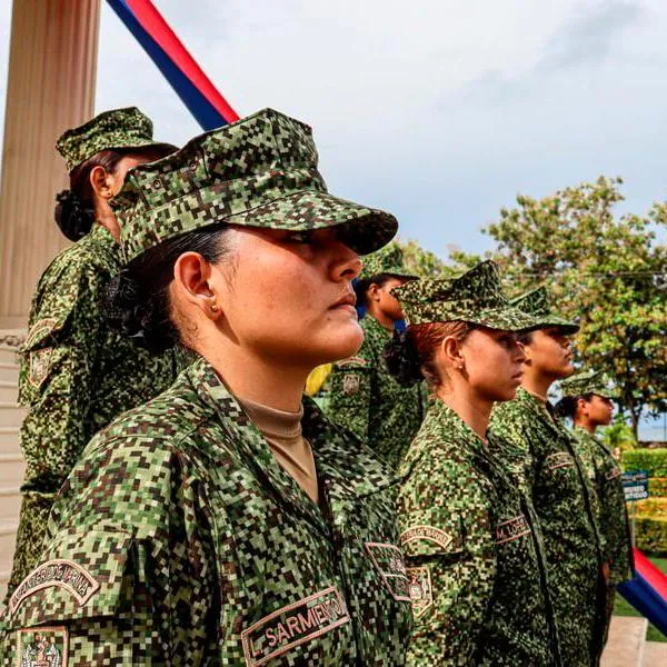 Armada Nacional incorpora por primera vez a mujeres para el servicio militar.