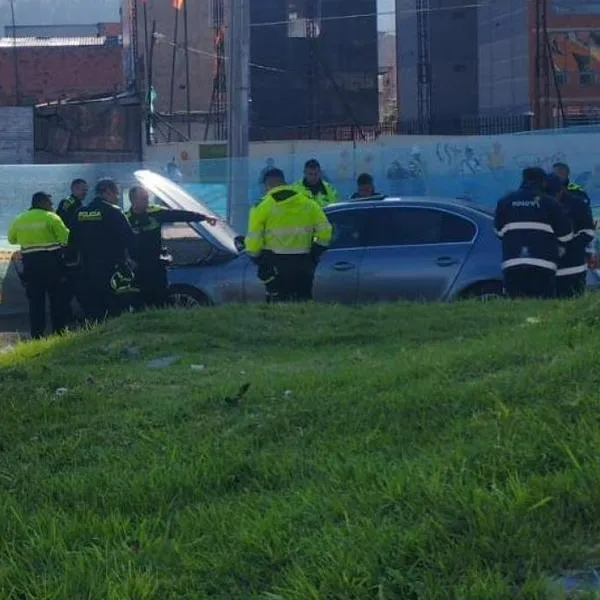 Vehículo BMW en el que mataron a un padre y su hijo este 26 de octubre en Bogotá.