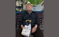 Tiene casi un siglo de vida y sigue  vendiendo lotería y prensa en Génova