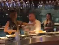 Mujer insultó a su marido luego de encontrarlo con la amante en una cita