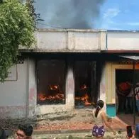 3 funcionarios de la Registraduría quedaron heridos en la sede de la entidad ubicada en el municipio de Gamarra, César. El local quedó incinerado. 