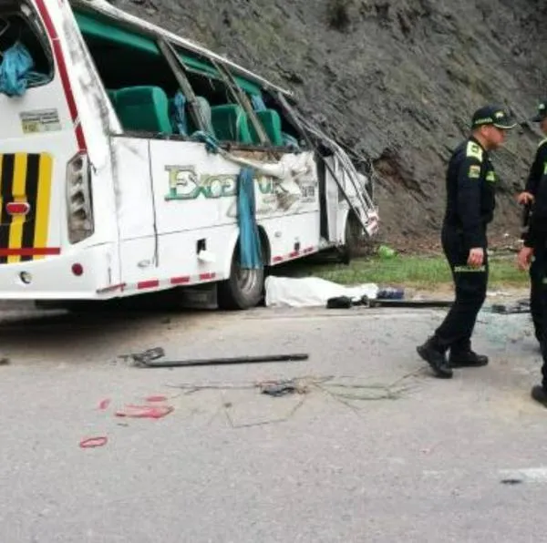 Destapan lo que hizo el conductor del bus en el grave accidente en la vía Bogotá-La Vega. Pasajera contó detalles de lo que se vivió dentro del vehículo. 