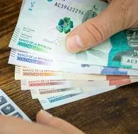 Conozca cuánta plata le deben pagar de prima en Navidad en Colombia: así puede hacer el cálculo y qué pasa si empresa no le gira el dinero.