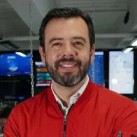 Carlos Fernando Galán recibe bendición de una abuela hoy en elecciones
