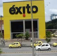 Éxito, Ara y Tiendas Ísimo tienen problemas en Colombia por los robos en supermercados. Llegan a 130 millones de pesos.