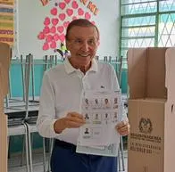 Rodolfo Hernández participando en las elecciones regionales de Colombia. Votó por él para la Gobernación de Santander