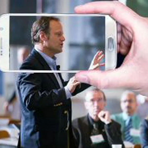 Incrementar las ventas a través de la oratoria es eficaz, según el speaker colombiano Luis Hinestroza. Hablar de manera correcta en público es la clave.