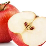 La amigdalina presente en las semillas de manzana puede convertirse en cianuro de hidrógeno cuando se metaboliza en el sistema digestivo. 