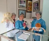 Las hermanas Casas, doctoras de los muñecos de la infancia